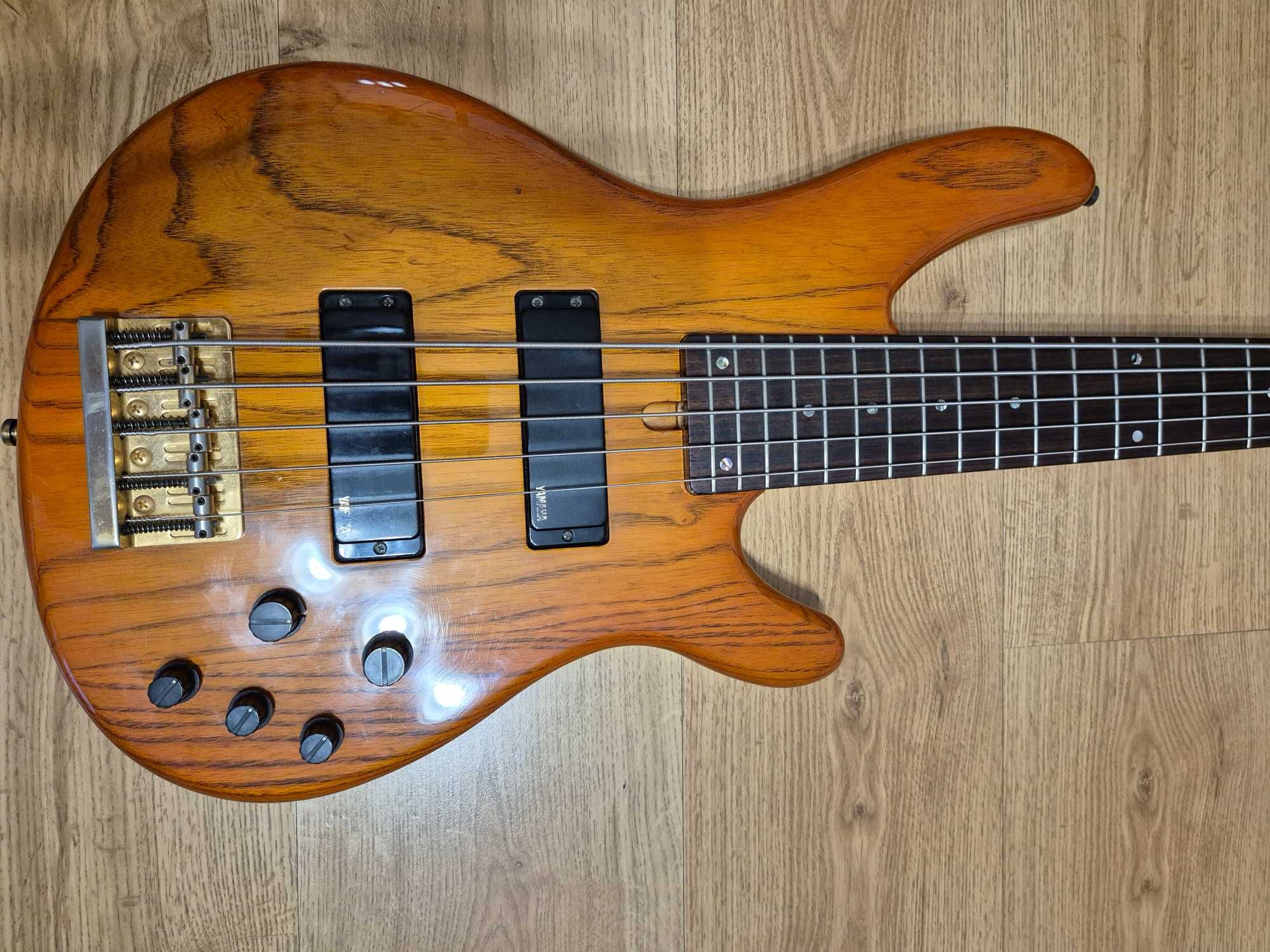 Gitara basowa Yamaha TRB 5 II z pełnym wyposażeniem!