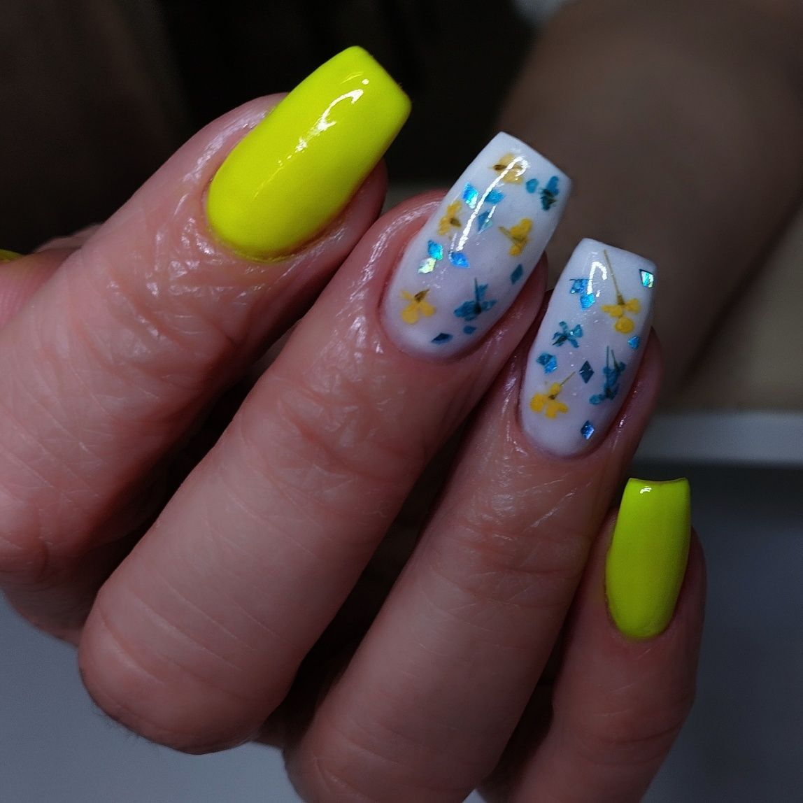 Майстер манікюру. Центр.  350 грн.