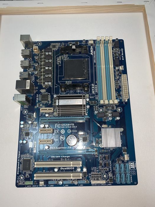 Материнська плата gigabyte ga-970A-ds3