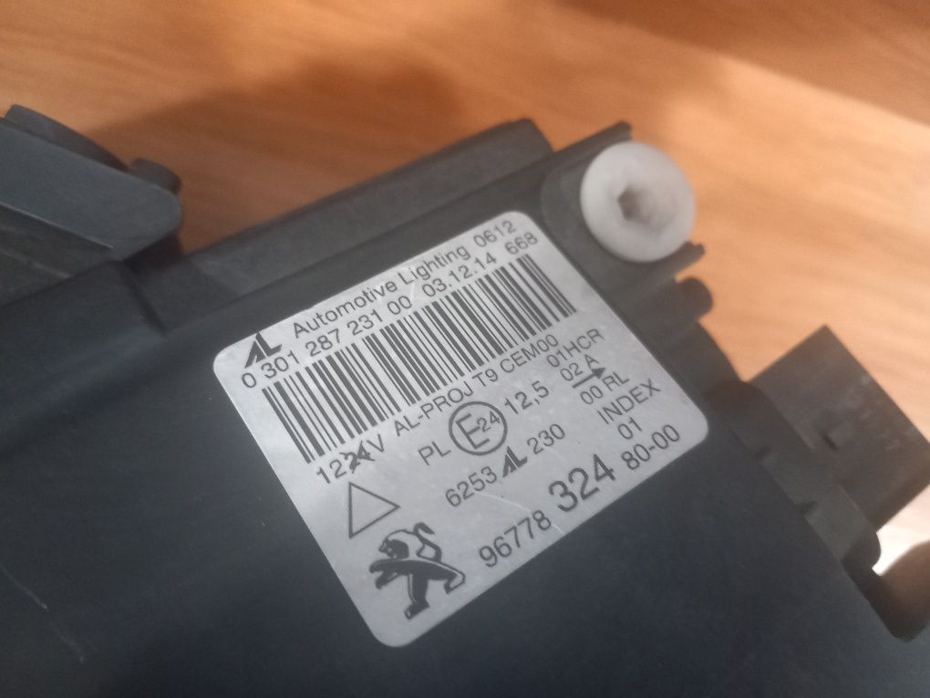 Farol optica frente esquerda original Peugeot 308 II ano 2013 a 2021