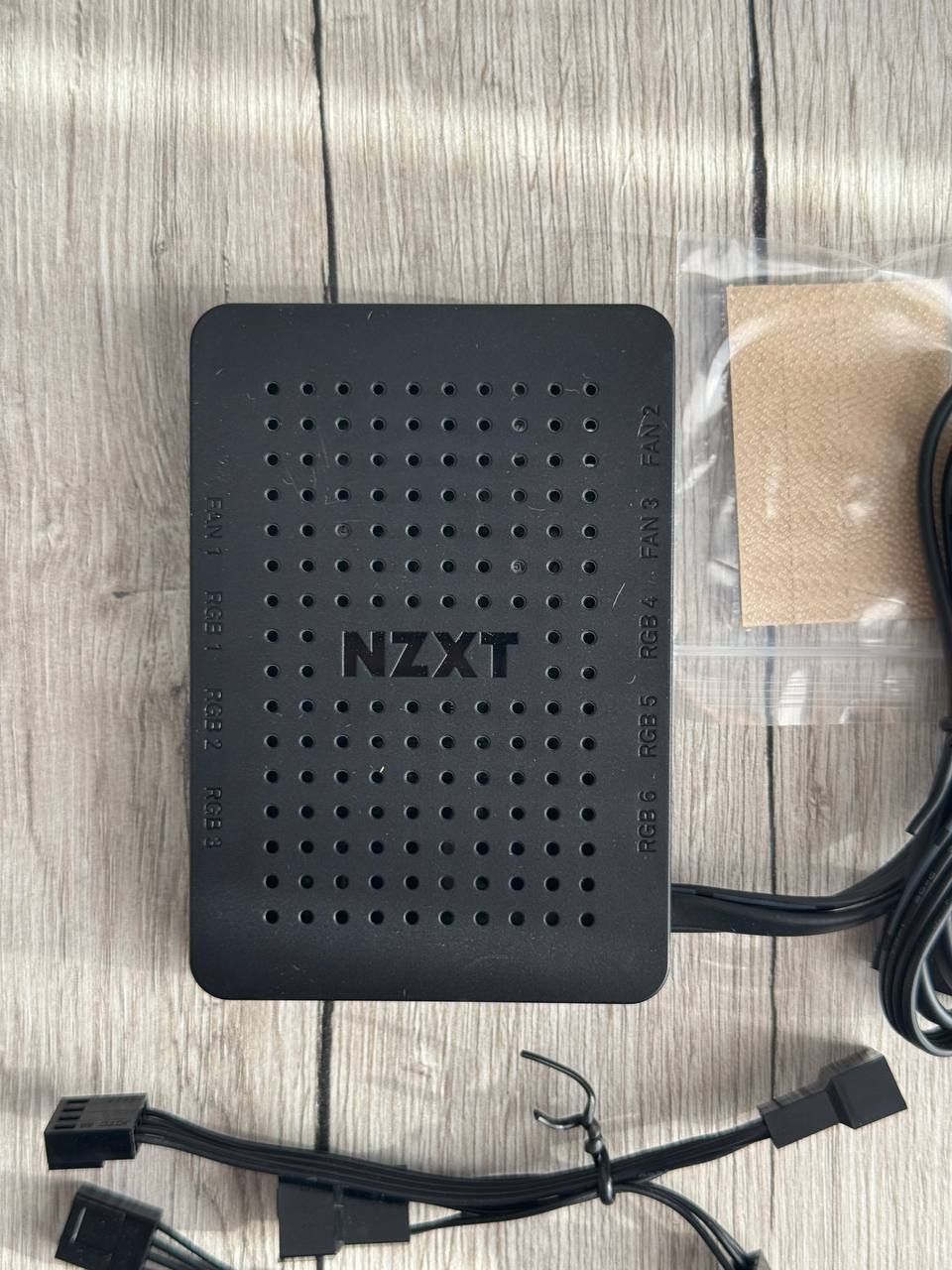 Контролер NZXT RGB & Fan Controller (AC-CRFR0-B1)