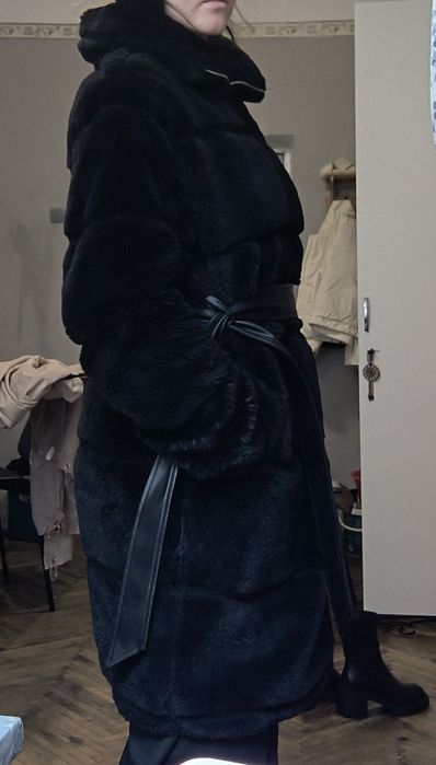 Шубка чорна з поясом