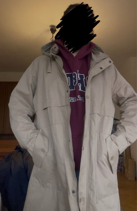 Plaszcz beżowy z kapturem