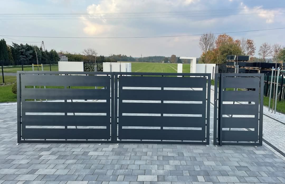 Brama z furtką kpl. ocynk + ral skrzydłowa wypalana garażowa słupek