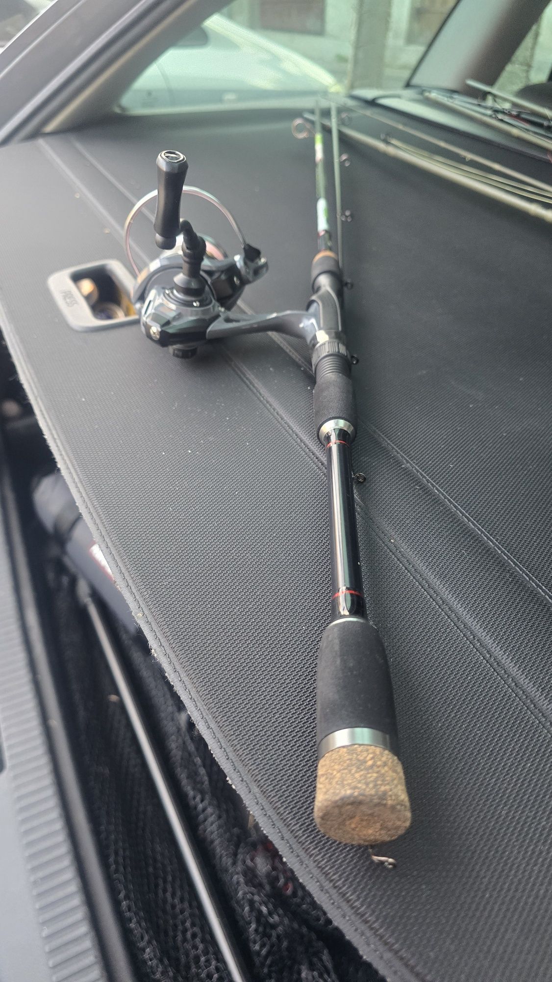 Zestaw wędkarski: Wędka Wizard 2-8 g 220 cm + kołowrotek Quantum Omen