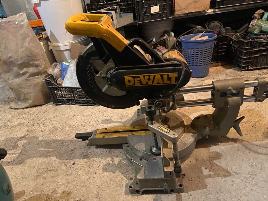 Торцовочна пилка Продам DeWalt DW 708-QS