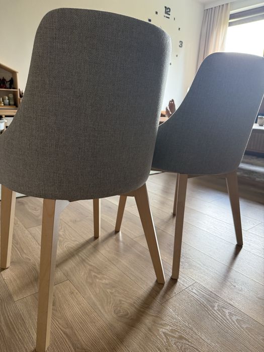 Krzesła szare z drewnianymi nogami 2 sztuki