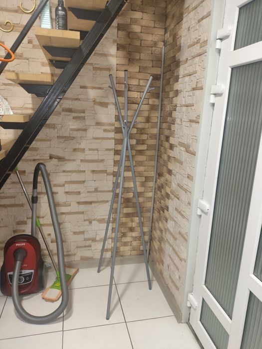 Вішалка для дому чи офісу – мінімалістичний дизайн