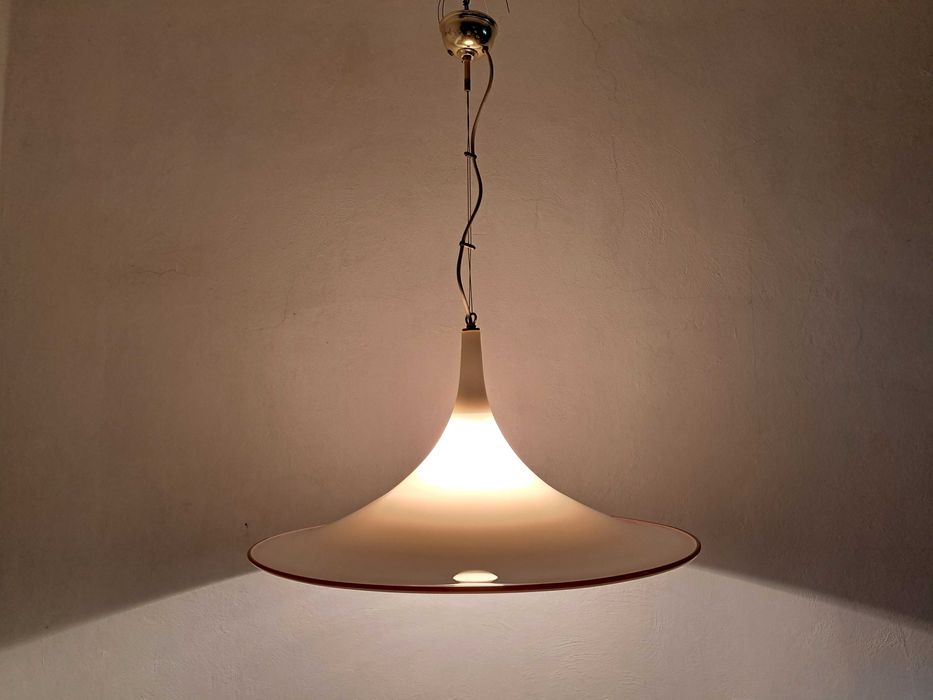 Żyrandol lampa Murano żółtawo biała kapelusz szpiczasty spodek