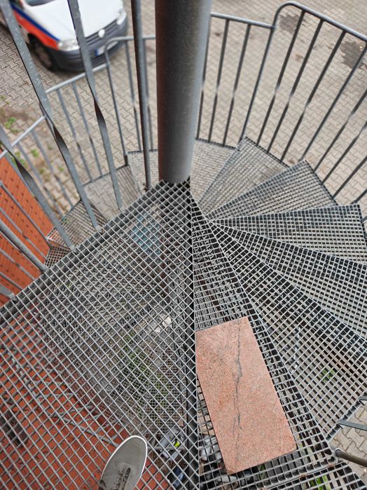 Schody zewnetrzne spiralne,fi ok,250cm,wysokosc ok,360cm+1m poręcze