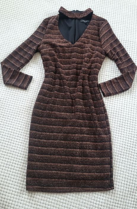 Nowa cudowna efektowna sukienka koktajlowa z świecącą nitka z chokerem