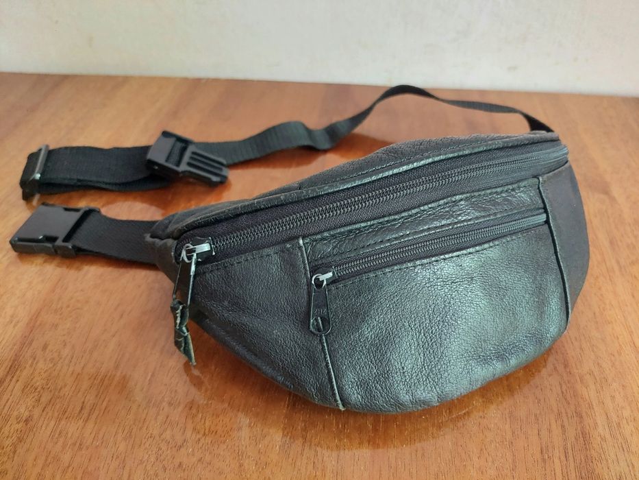 Бананка поясна сумка Cvado

Розміри:
Довжина 30см
Ширина 13см
Товщина