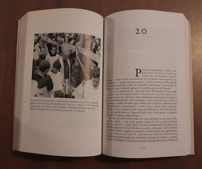 Livro "João Paulo II. a vida de Karol Wojtyla" de Tad Szulc