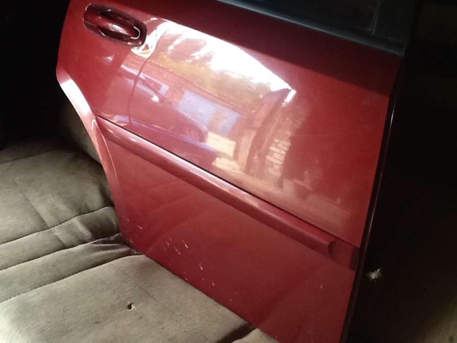 дверь задняя правая,дверь в сборе,заводской окрас не битая не гнилая