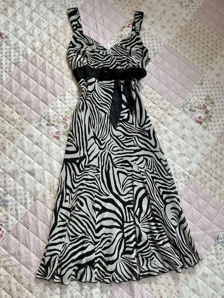 Sukienka midi na ramiączka w zebrę M 38 per una vintage boho codzienna