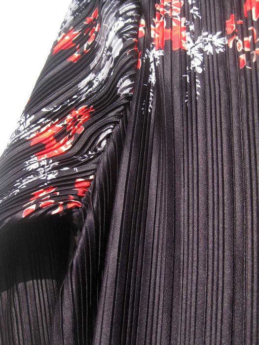 Красивое плиссированное длинно чёрное платье с цветами Linna Ling XL L