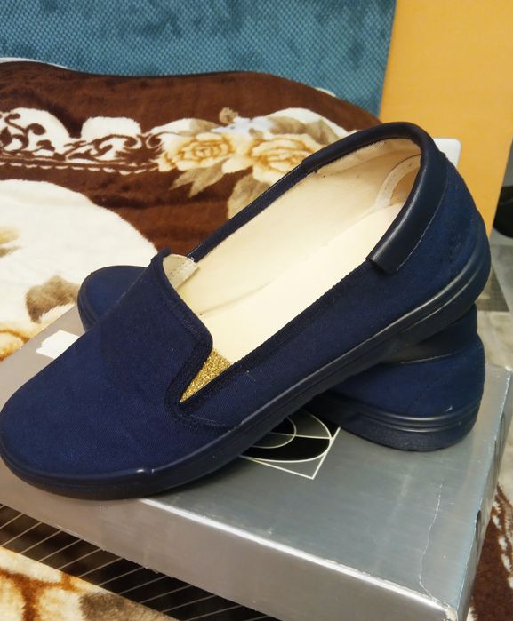 Продам мокасины женские