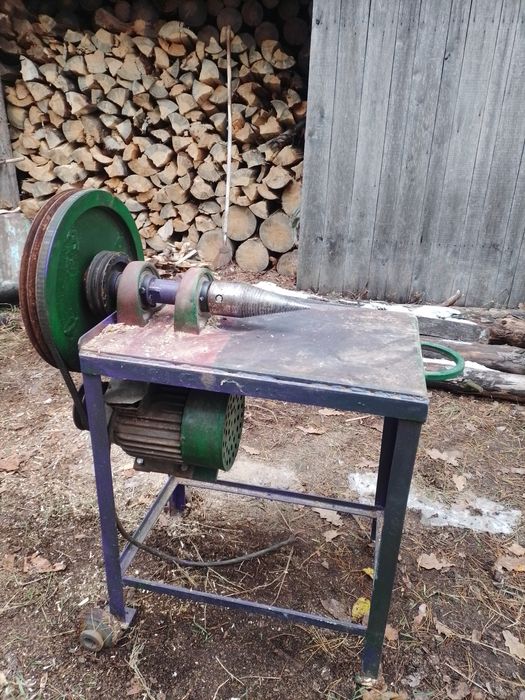 Подрібнювач гілок, дровокол, відрізний станок.