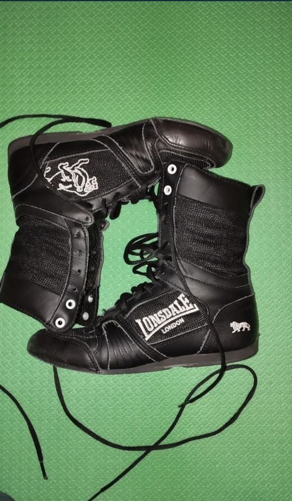 Продам боксерки LONSDALE