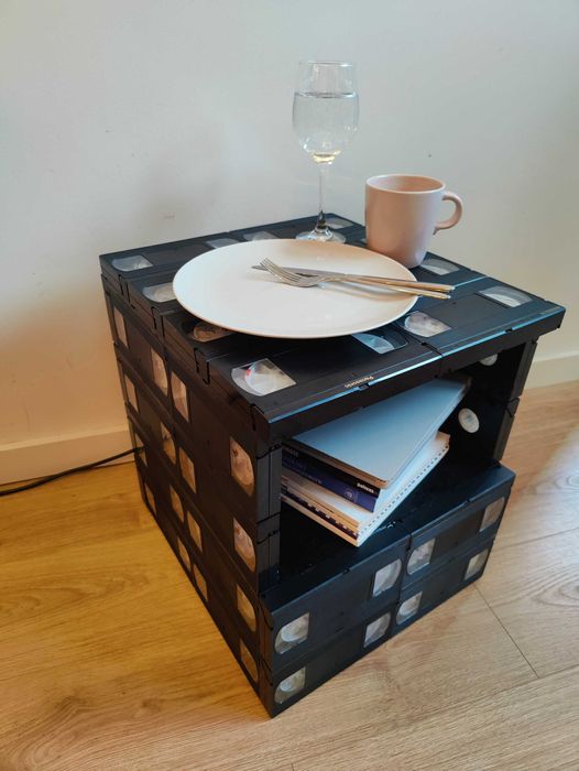 Stolik kawowy z kaset VHS kubik retro vintage Old school qbik box