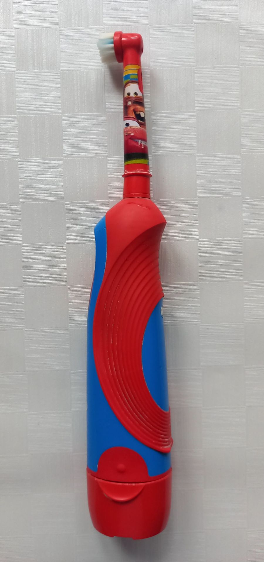 Szczoteczka ORAL-B na baterie dla dzieci