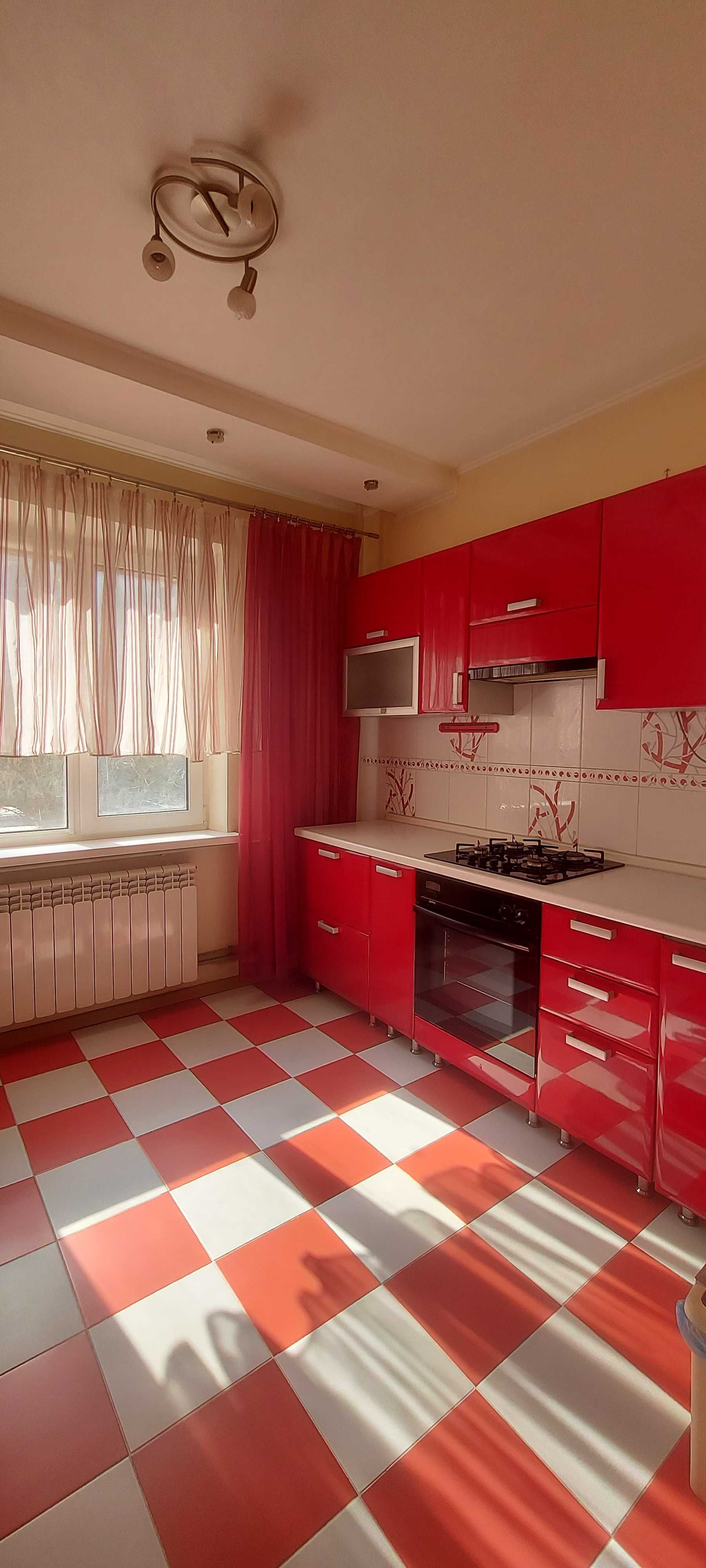 Продається двокімнатна квартира у Боярці з індивідуалкою. 53000$