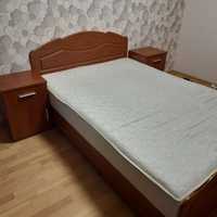 Ліжко двоспальне з матрацом та приліжковими тумбами