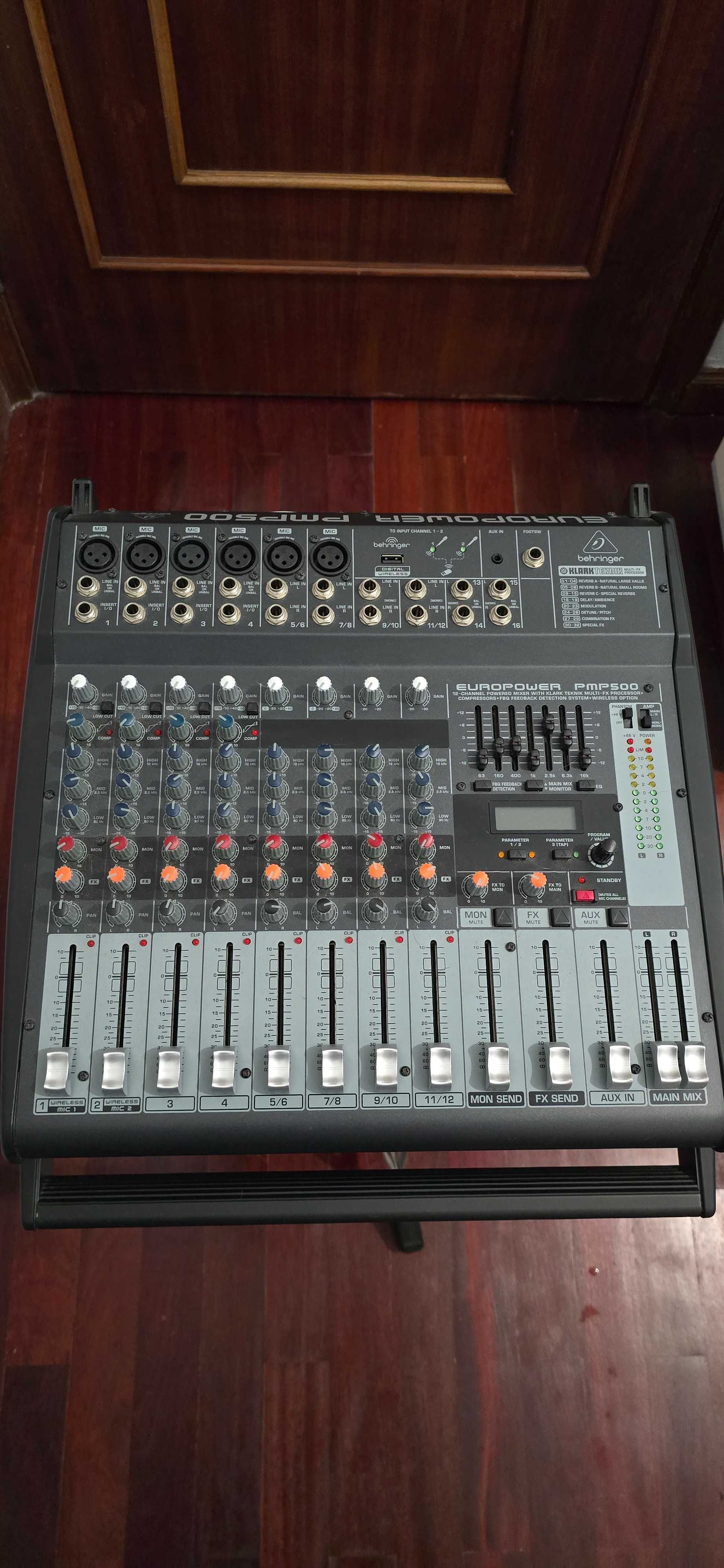 Misturador de potência com 12 canais - Behringer PMP 500
