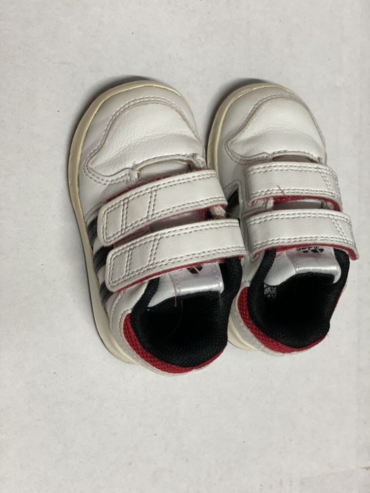 Ténis Adidas Tam 20