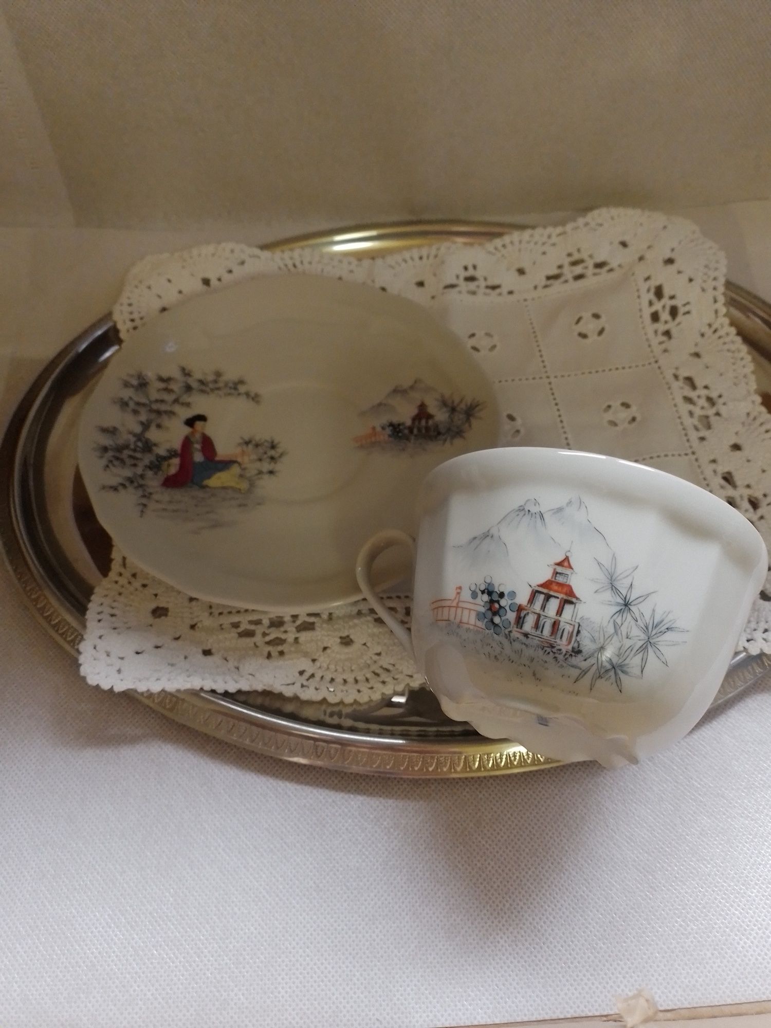 Chávena almoçadeira com pires em porcelana Coimbra