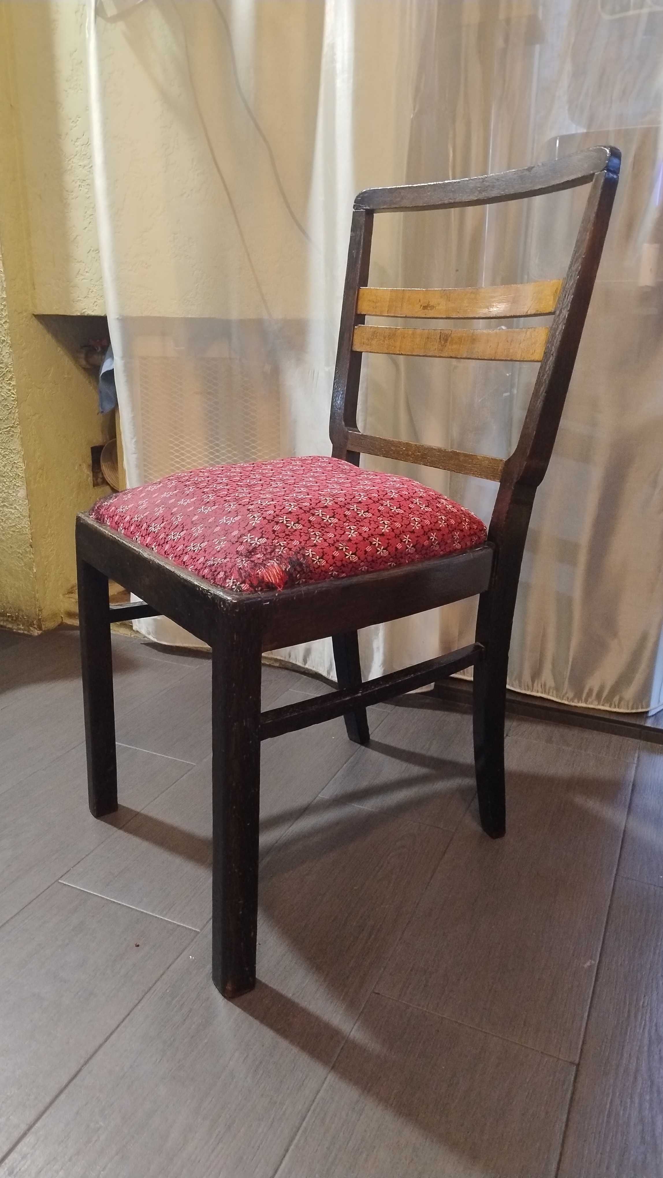 Столы, стулья и табуреты