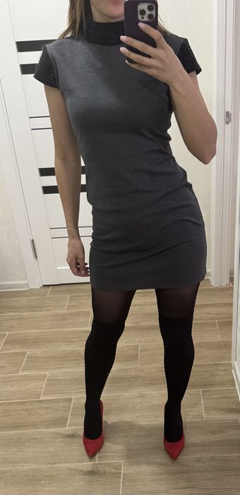 Сукня сірого кольору