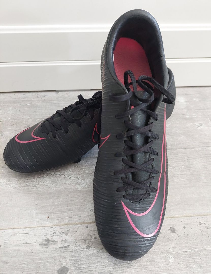 Buty sportowe Nike korki roz 42