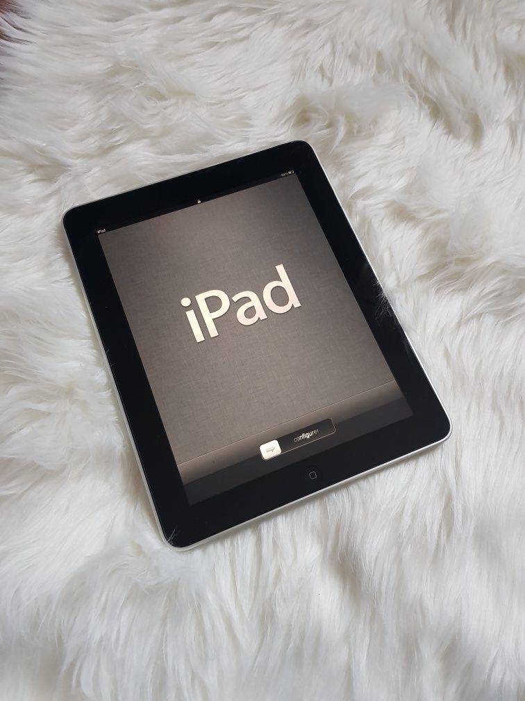 Ipad 1 tablet Apple