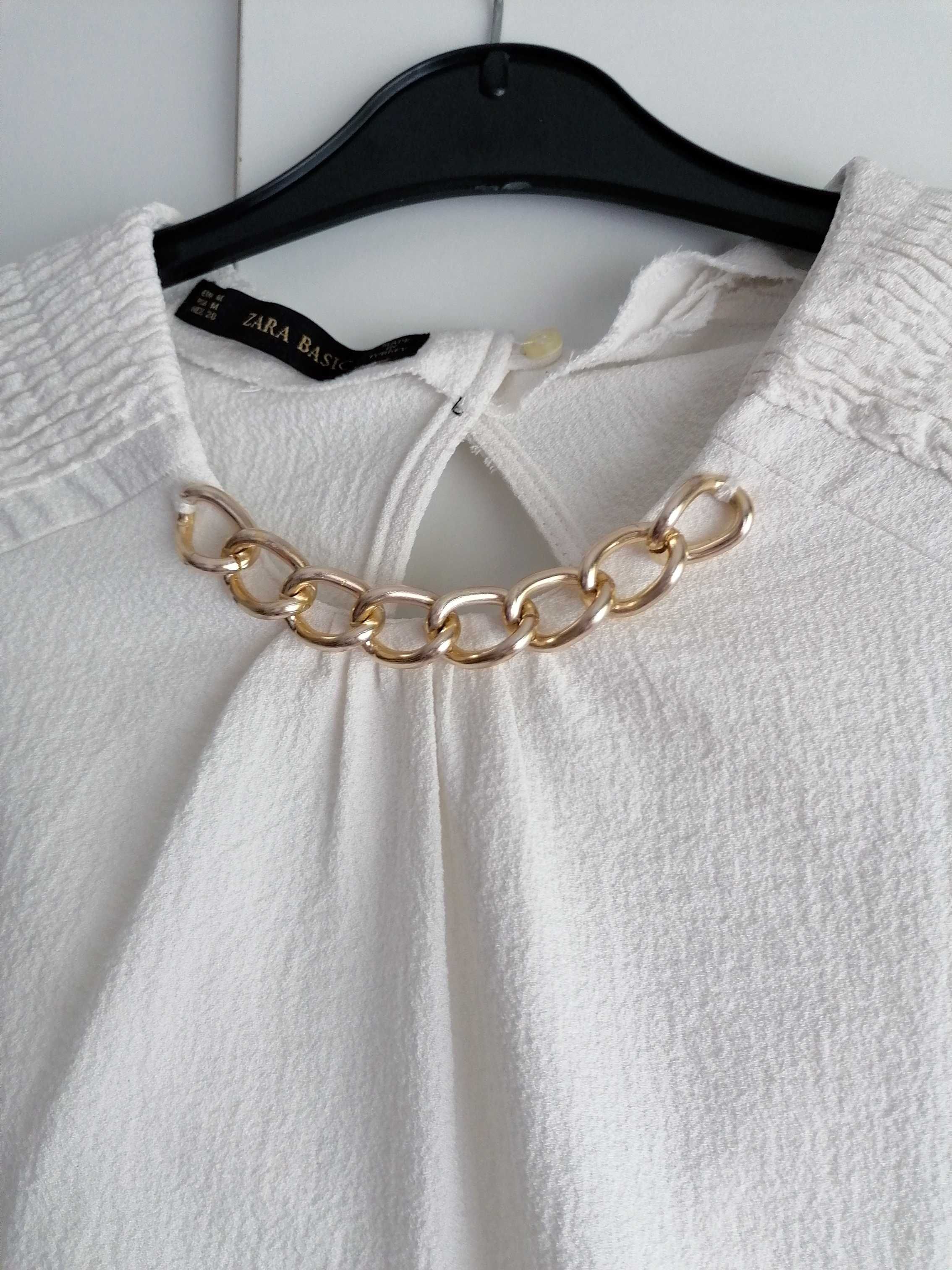 Blusa branca manga curta com corrente dourada Zara