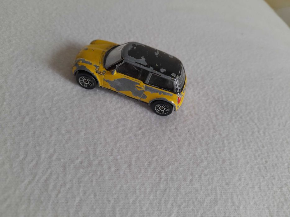 8 Malych samochodow do zabawy