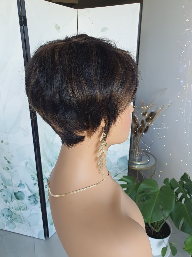 Krótka peruka z włosów naturalnych ludzkich Ela czerń refleksy