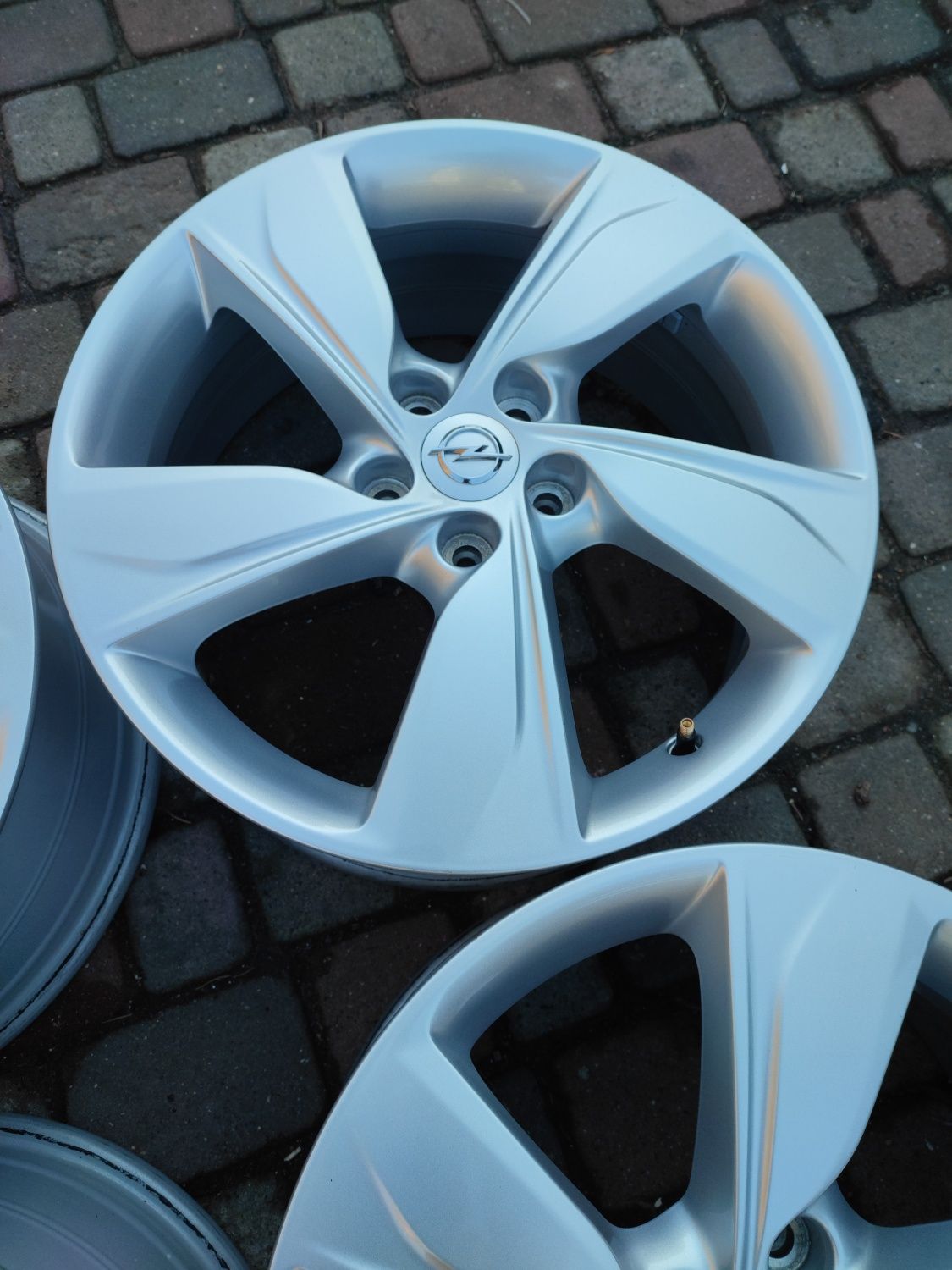 Felgi aluminiowe 18 Opel Gradland X Astra L Zafira Life Vivaro  5x108