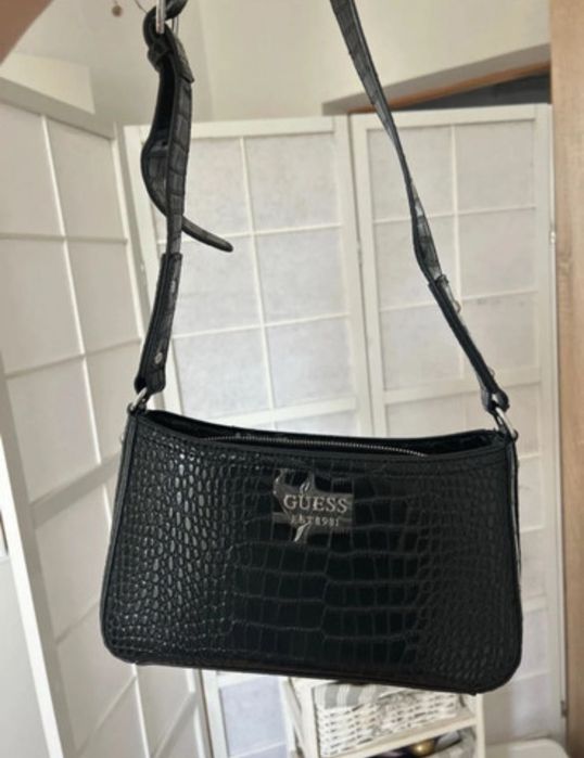 Czarna torebka guess