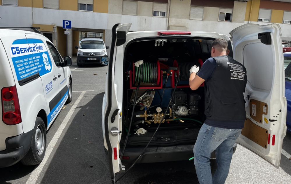 Canalizador, substituição de torneiras, castelos e desentupimentos.