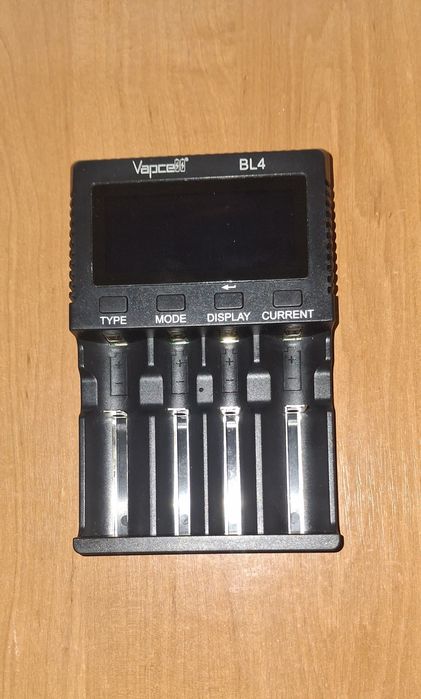 Універсальний зарядний пристрій Vapcell BL4