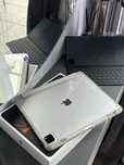 iPad Pro (12.9-inch) (5th generation) 256 GB+Keyboard SMART and stylus