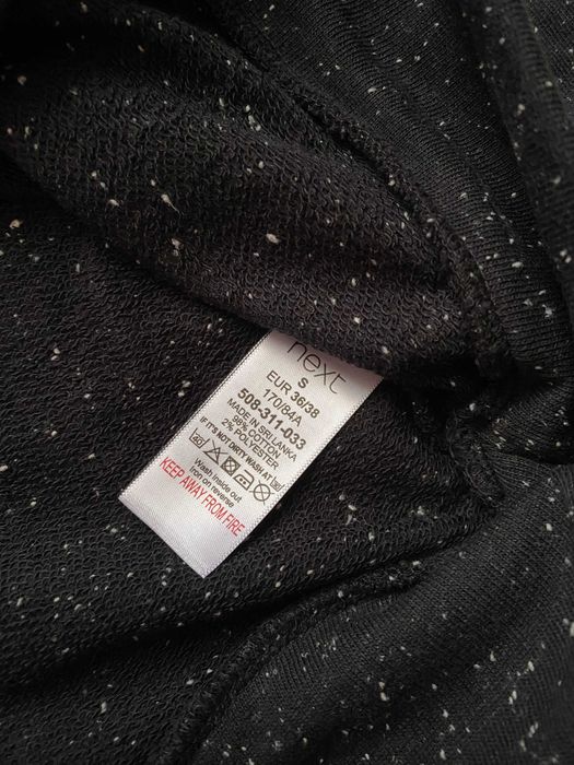 Светр з написом Next