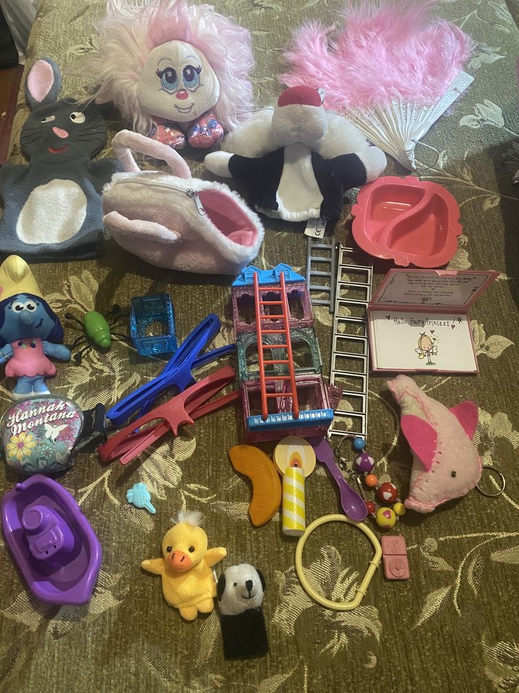 Игрушки сумочка на змейке посуда,одежда,мебель,аксессуары для кукол