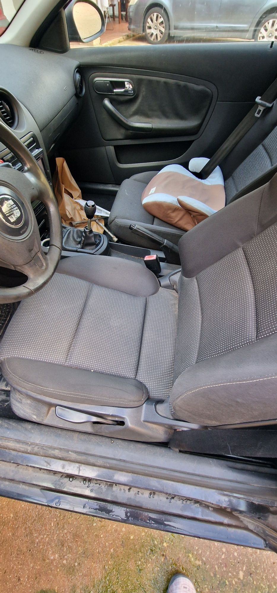 Seat ibiza 6l com muito material negociável