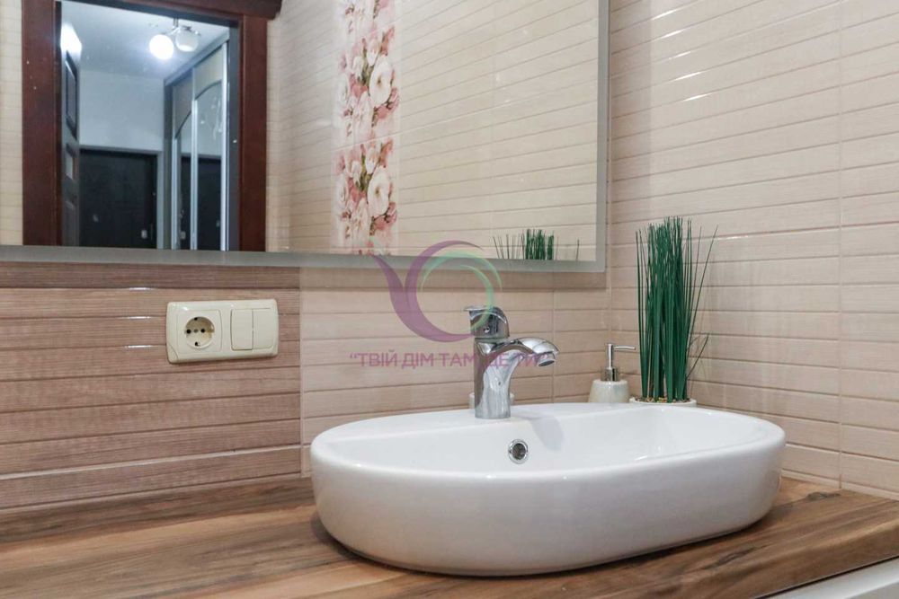 2-к. квартира з і/о, ремонтом та меблями за вул. Миколайчука