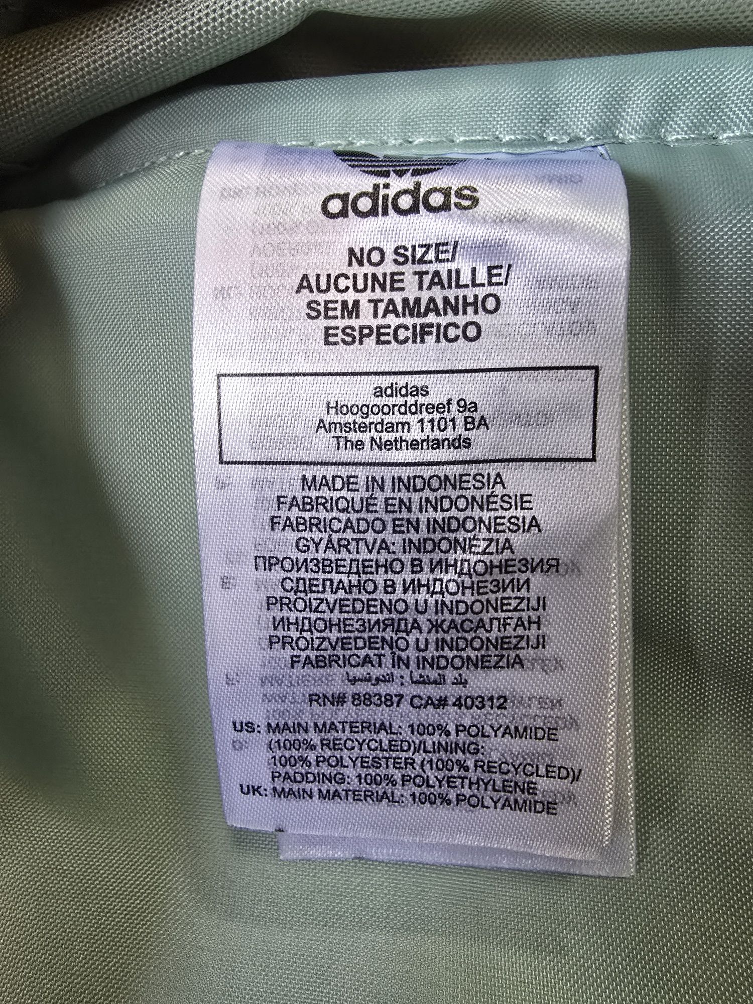 Рюкзак adidas Originals
колір зелений великий однотонний IX7335