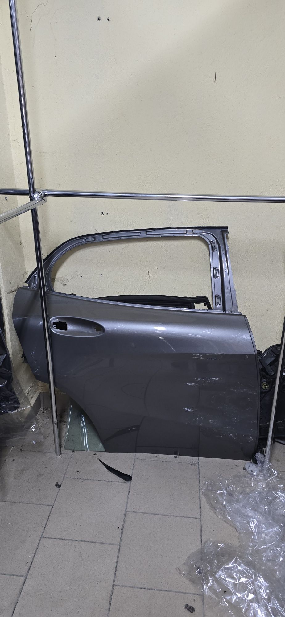 Drzwi mercedes gla prawe tył  2019