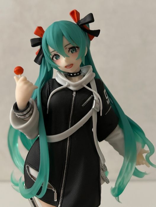 Hatsune Miku - Wonderland Figure Fashion Punk Version