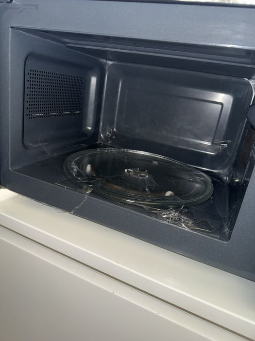 micro-ondas Qilive em perfeito estado
